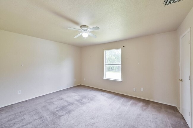 Building Photo - 404 Kings Way Dr