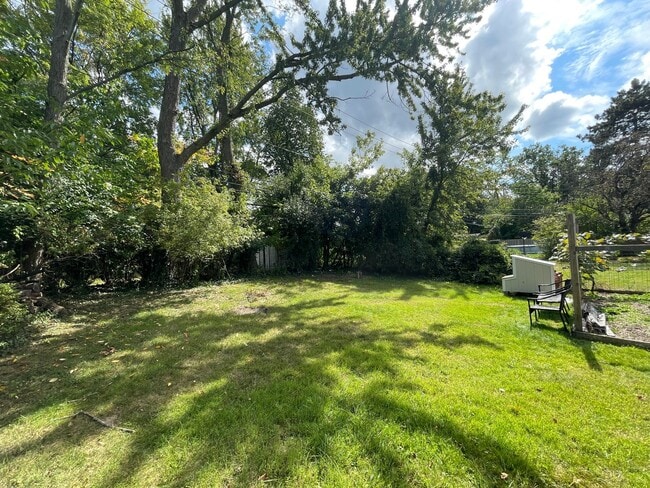 Building Photo - Charming Bungalow