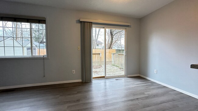 Building Photo - 501-503 S Village Court