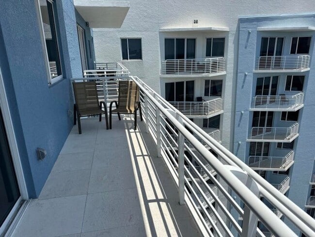 Building Photo - 1551 N Flagler Dr