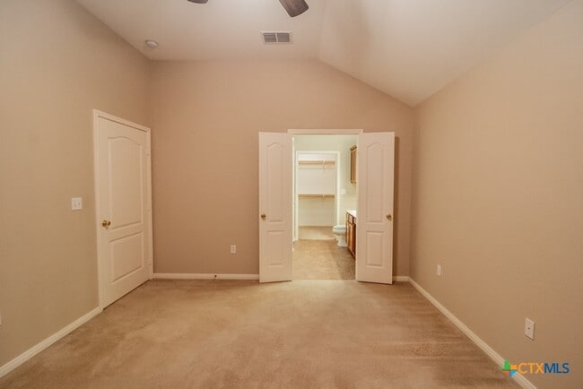 Building Photo - 304 Yosemite Dr