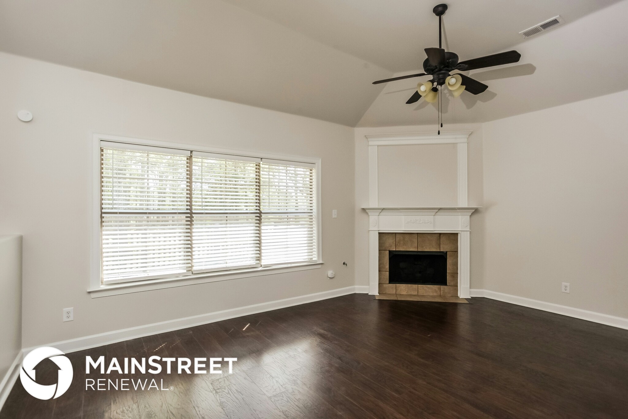Building Photo - 10105 Cypress Lake Dr N
