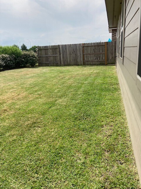 Building Photo - 2643 Dry Creek Dr