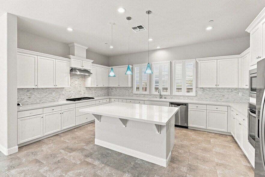 Building Photo - 2964 Bluffs Dr