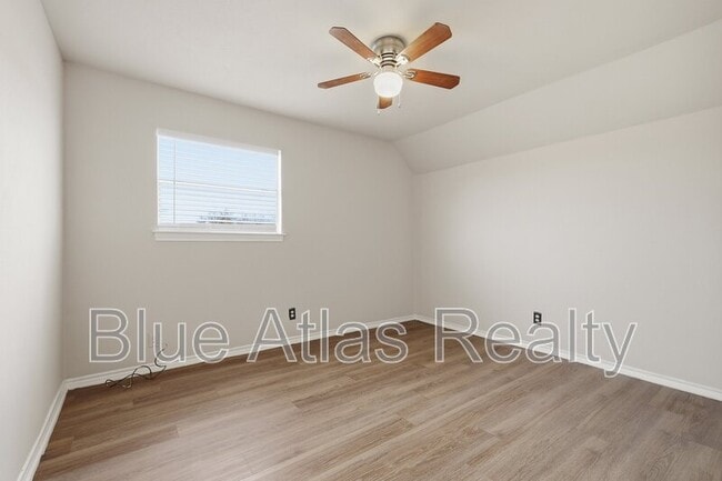 Building Photo - 702 Skyline Dr