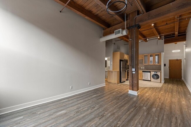 Building Photo - 400 N 1st St