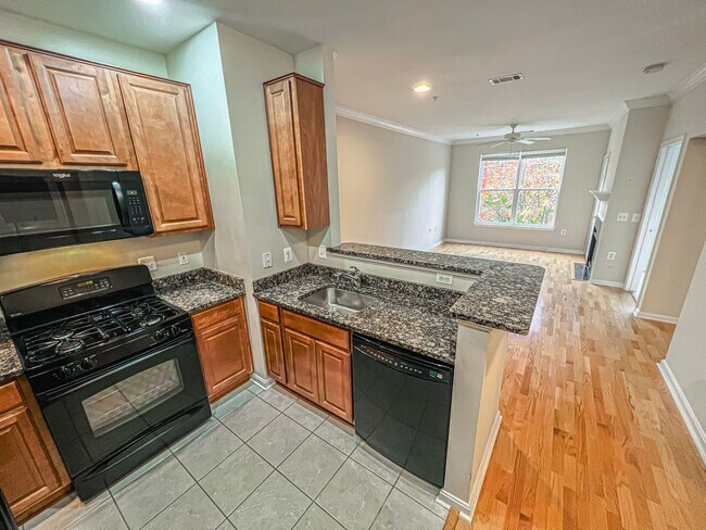 Building Photo - Sunny 1 Bed 1 Bath Condo In Beautiful Fairfax Ridge Condo