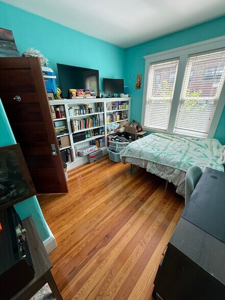 Second Bedroom - 85 Clifton St