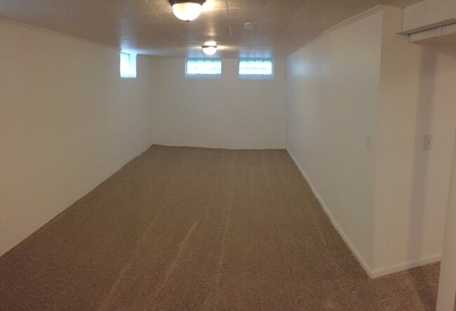 Building Photo - Charming ranch in wonderful neighborhood