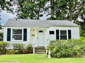 Building Photo - 2718 Robin Hood Dr