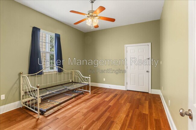 Building Photo - 523 S Hennessey St