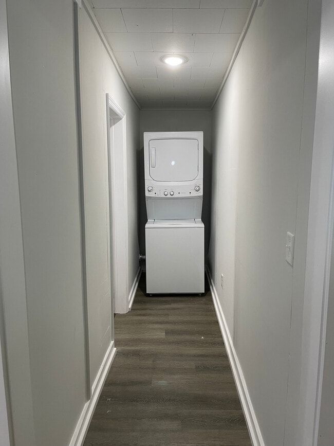 Building Photo - 607