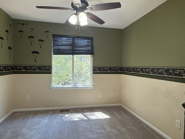 Building Photo - Gorgeous Reunion Home Features 4 Beds/2.5 Baths and Large Backyard. Close to Shopping, Dining and...