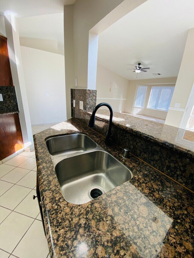 Building Photo - 2095 W Merritt Ave