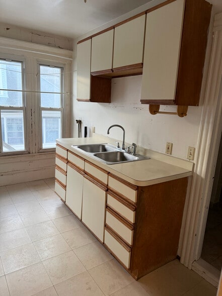 Building Photo - 14 Steuben St