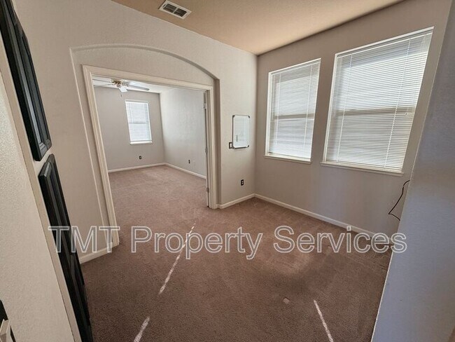 Building Photo - 10085 Mosaic Way