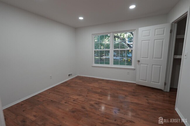 Building Photo - 41 Morgan Pl