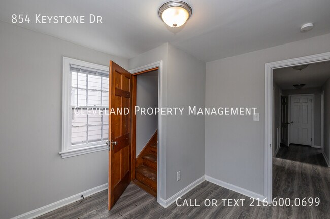 Building Photo - 854 Keystone Dr