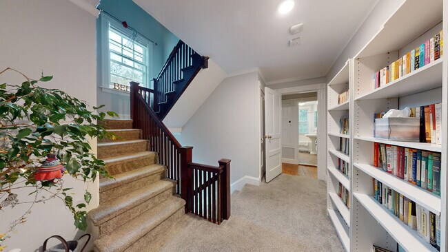 Building Photo - 16 Linder Terrace