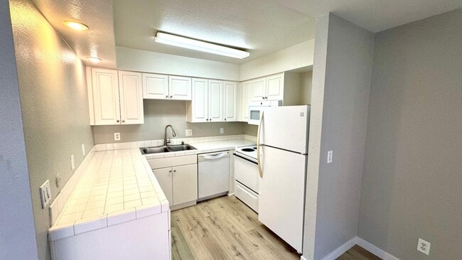 Building Photo - 6901 Alvarado Rd