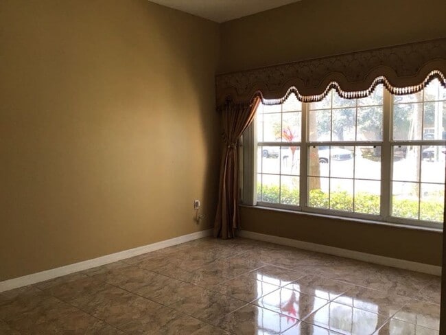 Building Photo - 410 Bloomfield Dr