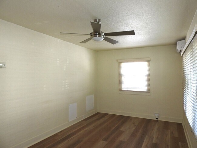 Building Photo - 3700cres