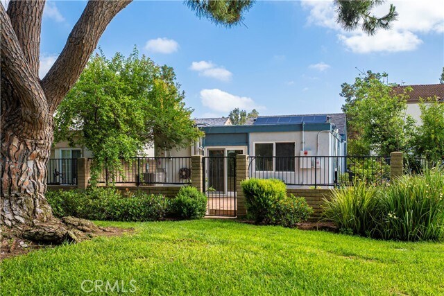 Building Photo - 75 Willow Tree Ln