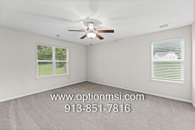 Building Photo - Beautifully Updated Liberty Home in a Prime Location!