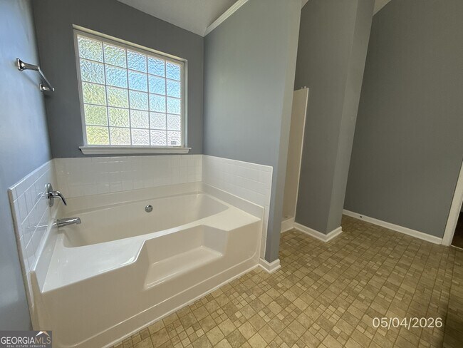 Building Photo - 1002 Odelle Cir