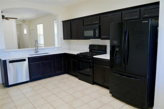 Building Photo - 2880 Donnell Dr