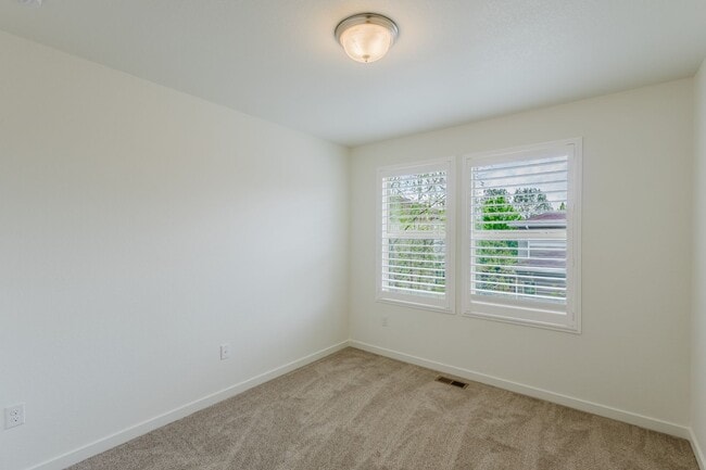 Building Photo - 2656 Champagne Ave
