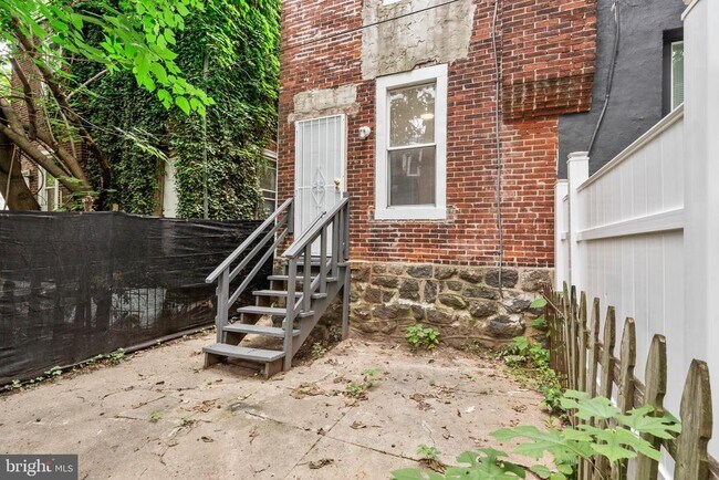 Building Photo - 1619 S Conestoga St