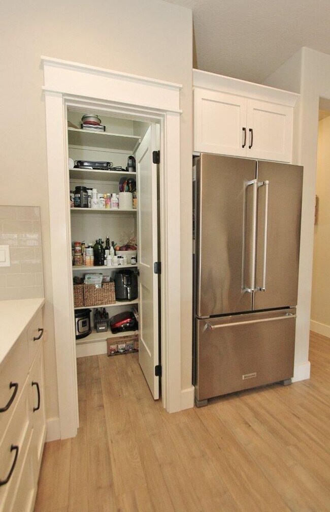 Building Photo - Lovely 4 bed 2 1/2 bath Home in Meridian, Available first week of July