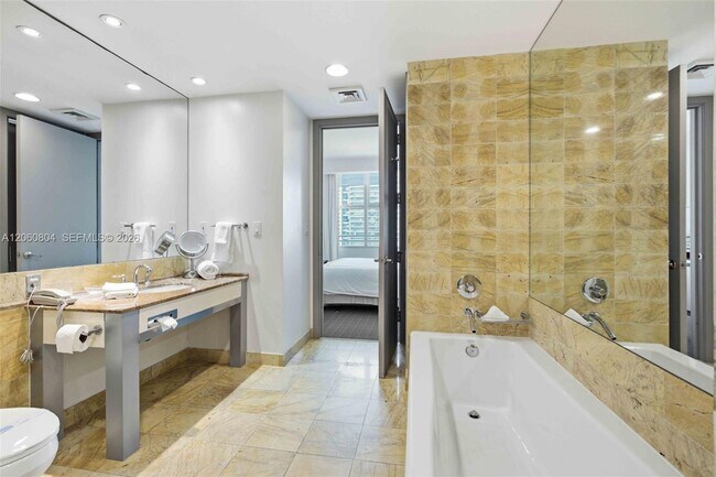 Building Photo - 1395 Brickell Ave