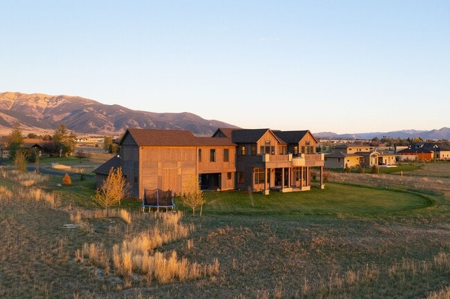 Building Photo - One of a Kind Custom Built Home for Rent in Gallatin Valley!