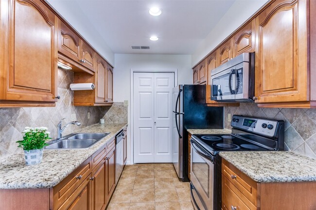 Building Photo - 5765 Cedar Creek Dr