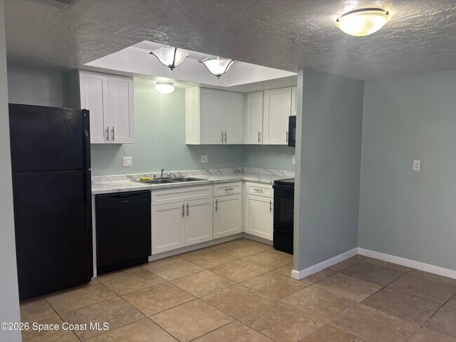 Building Photo - 467 Willow Tree Dr