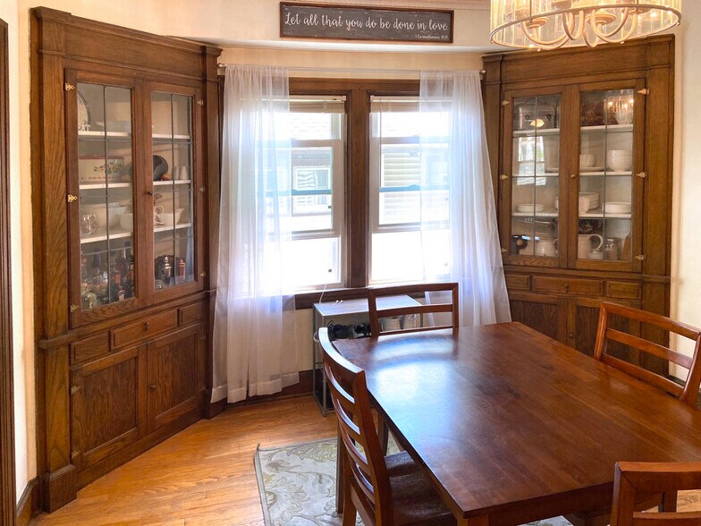 Dining room - 3811 N Morris Blvd
