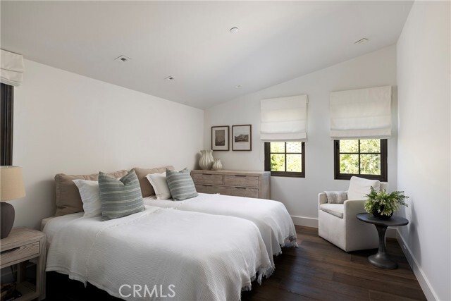 Building Photo - 7 Seabreeze Terrace