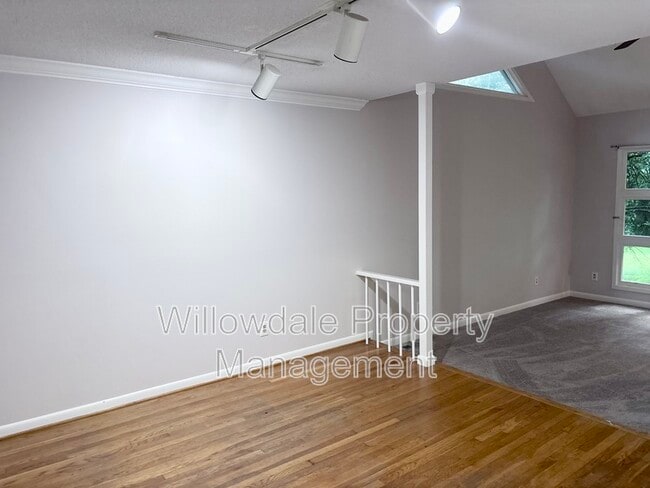 Building Photo - 314 King George Loop