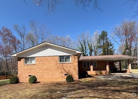 Building Photo - 2120 Belmont Dr