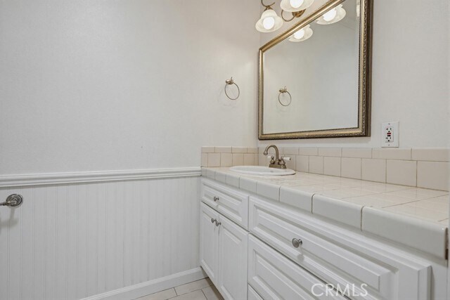 Building Photo - 2705 E Jacaranda Ave