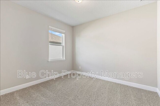 Building Photo - 1229 Pampus Dr