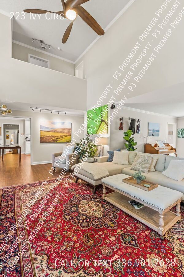 Building Photo - 223 Ivy Cir