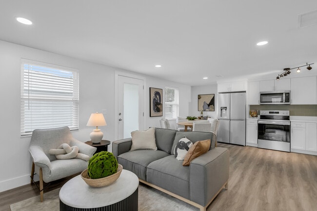 Building Photo - 6805 S Juanita St