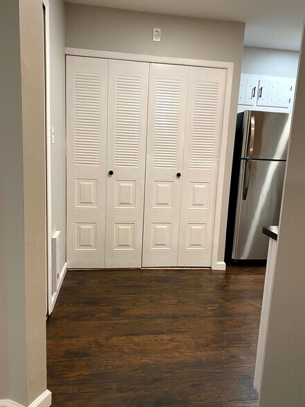 Building Photo - 128 Amberly Dr
