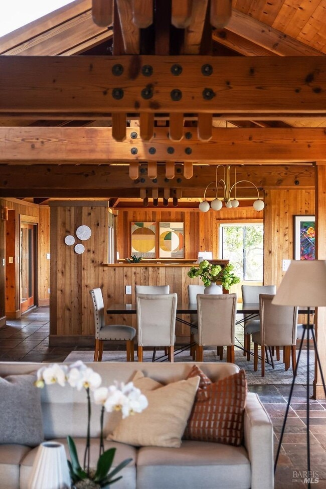 Building Photo - 1100 Bayhills Dr