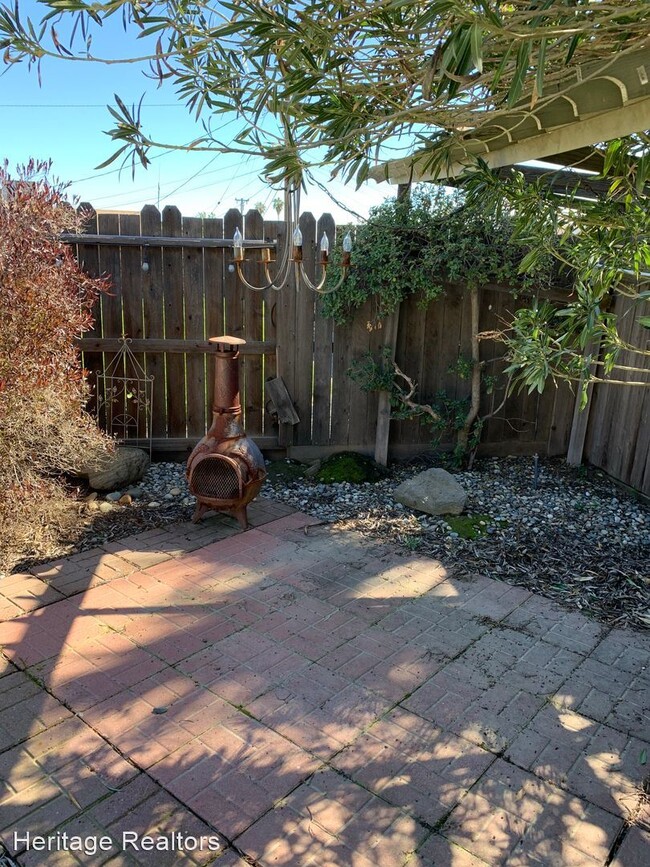 Building Photo - 3 br, 2 bath House - 379 W Deodar