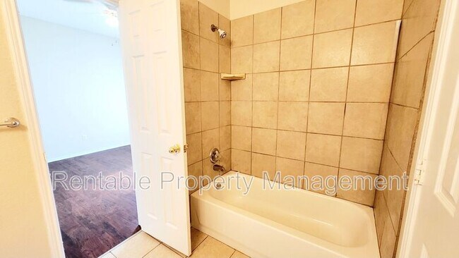 Building Photo - 107 Collett Ct