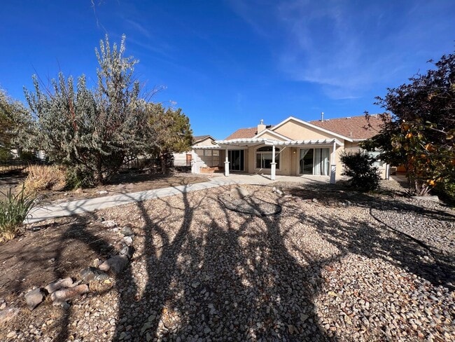 Building Photo - 3-bedroom home in Desert Lakes Golf Community